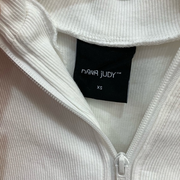 Cropped Zip-Up Top - Picture 4 of 4